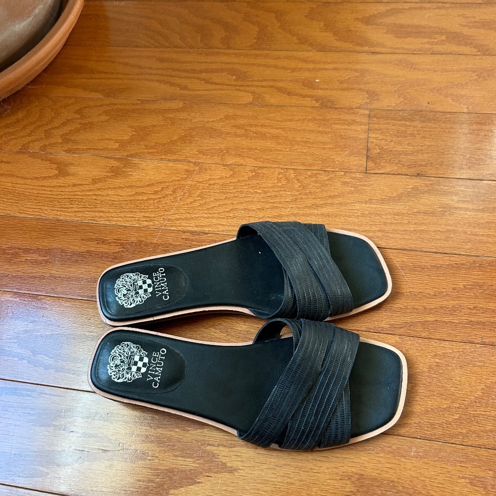 Leather Vince Camuto black sandal size 37